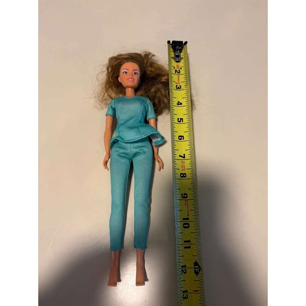 MGA Entertainment 576031 Fashion Doll Teal Medical Scrubs Brunette 11 Inch
